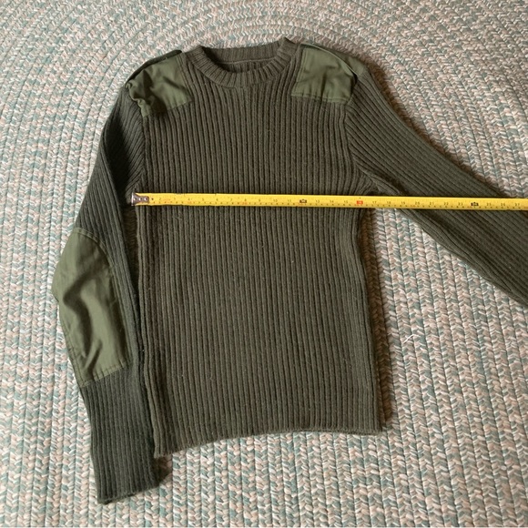 Green Army Surplus Sweater Size Medium To Large - Picture 6 of 7